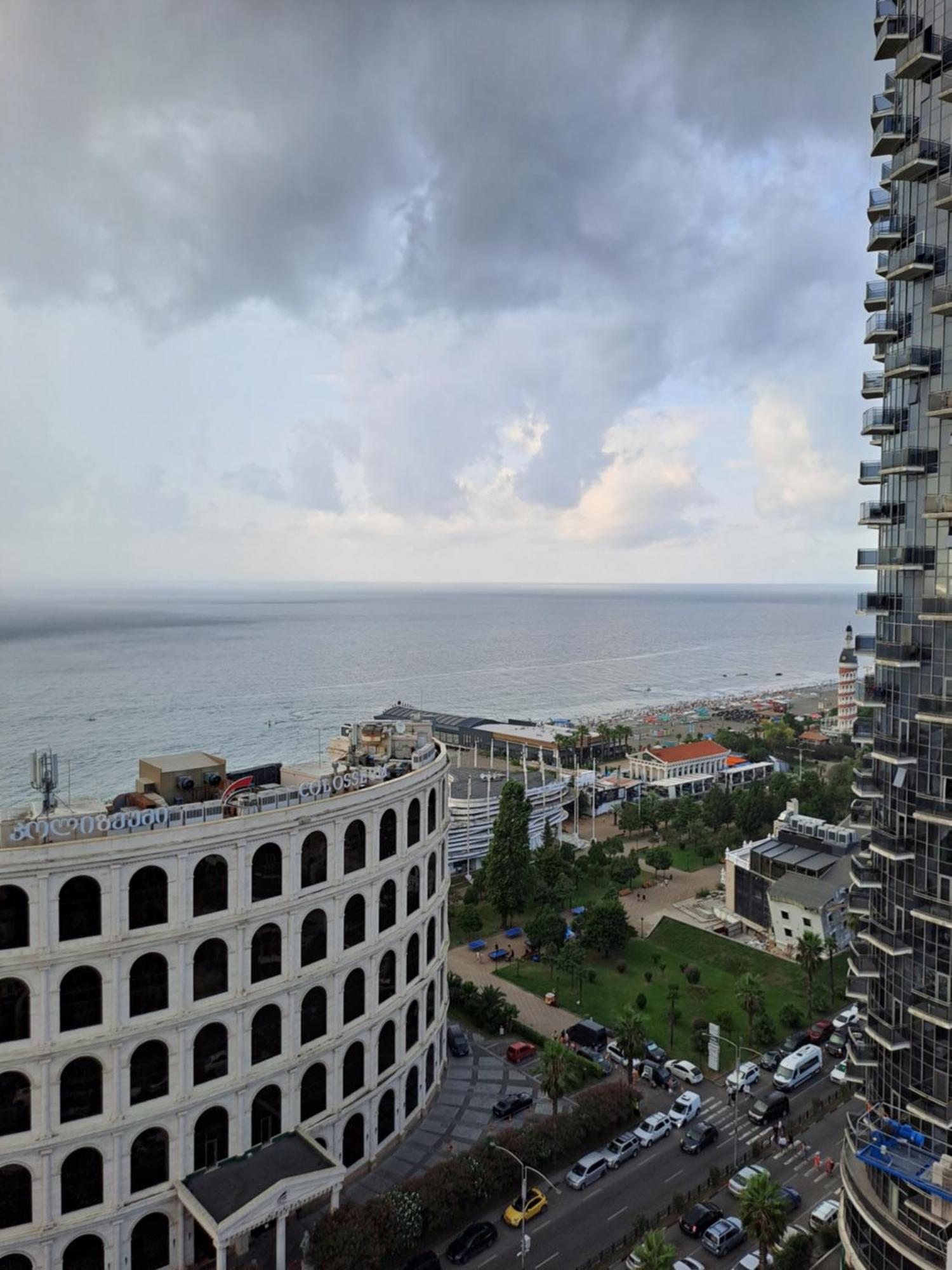 Orbi Batumi Apartment Bagian luar foto